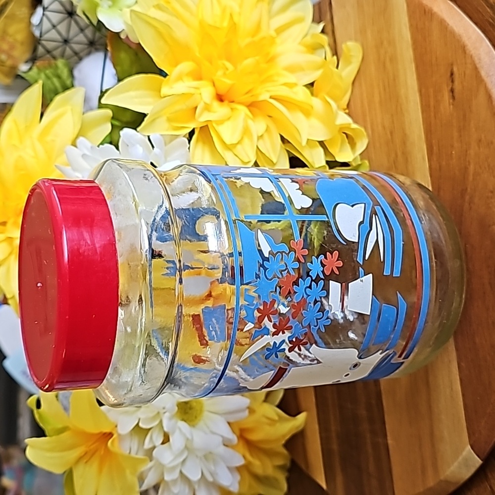 Maxwell House jar